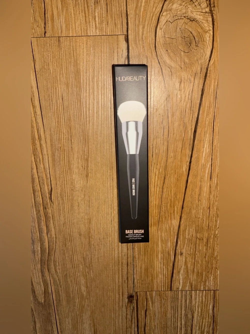 Huda Beauty Easy Blur face base brush